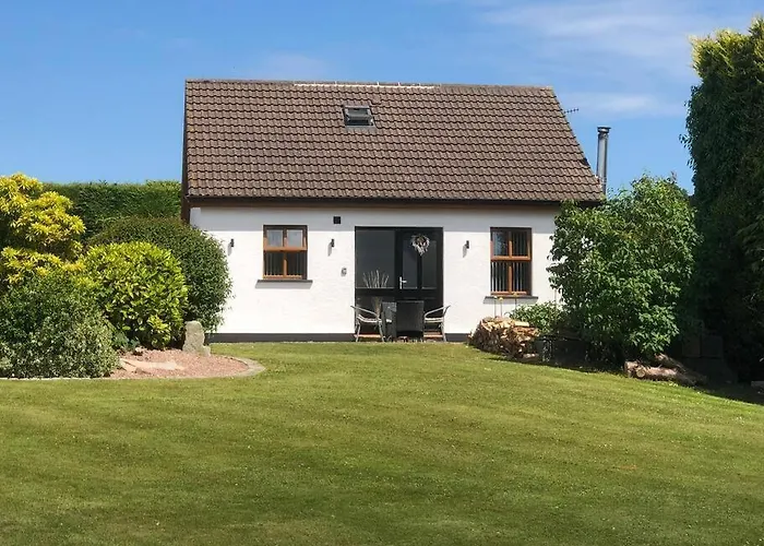 Country Cottage Close To The City.