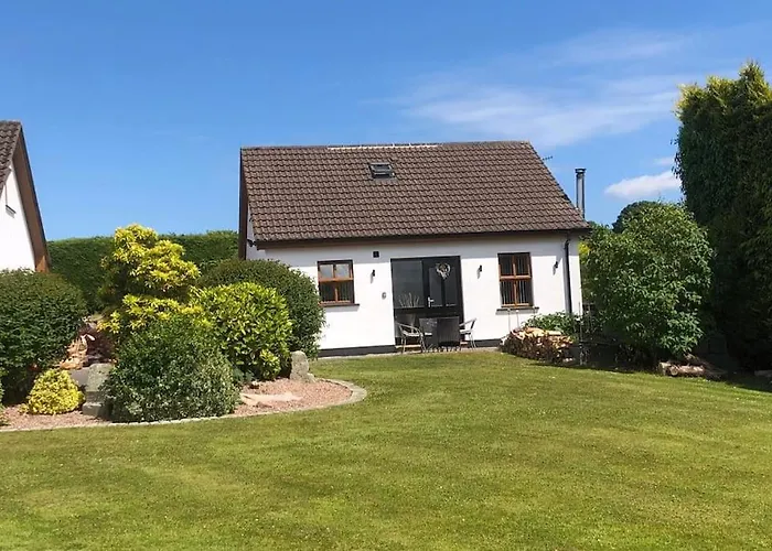 Country Cottage Close To The City.